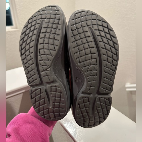 Oofos slides - NEW - Picture 2 of 4